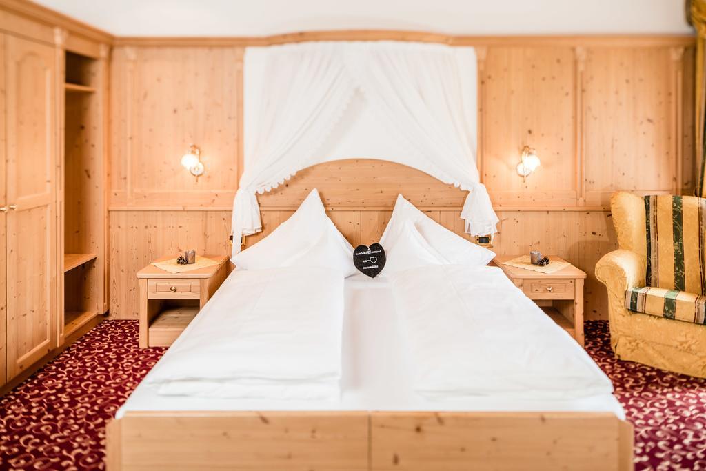 Hotel Dorfer Alpine&Charming Selva di Val Gardena Room photo